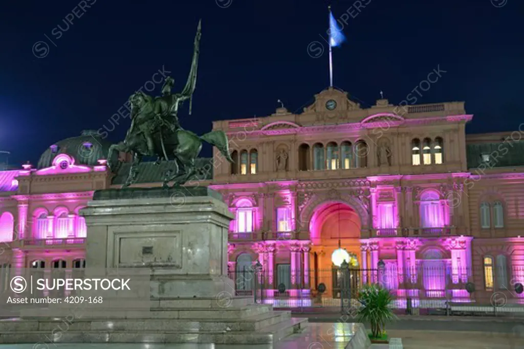 Argentina, Buenos Aires, Casa Rosada and Statue of General Manuel Belgrano