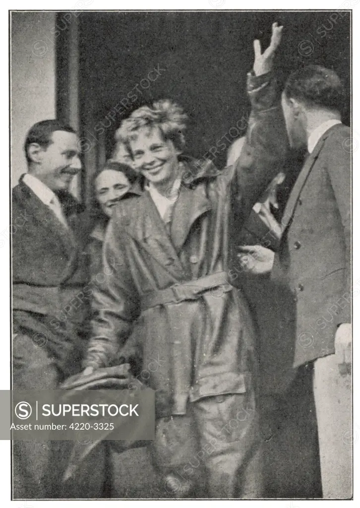 Amelia Earhart at Hanworth after the first woman's Atlantic flight W-E        Date: 21/05/1932