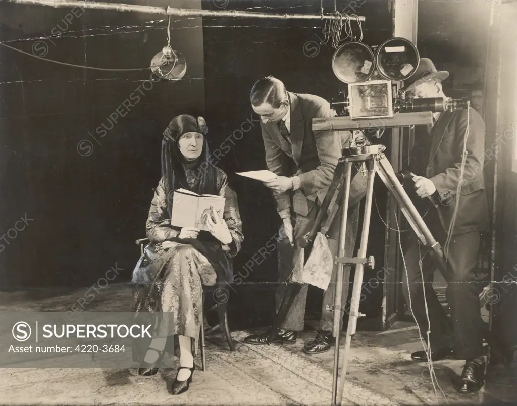 EDITH SITWELL  Writer, reading from her  'Rustic Elegies', being  filmed while her voice is  recorded in synch, in 1927     Date: 1887 - 1964