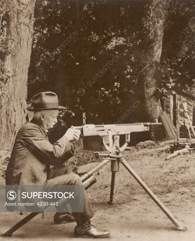 BROWNING American inventor John Moses  Browning with one of his  machine guns       Date: 1918
