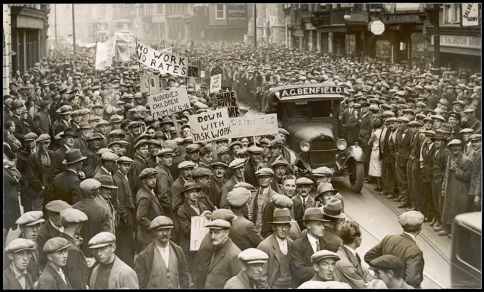 Street demo by Southampton  workers against hardships  caused by the industrial  crisis       Date: 1932