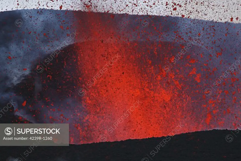 March 25, 2010 - Fimmv_rduhals eruption, lava fountains, Eyjafjallaj_kull, Iceland