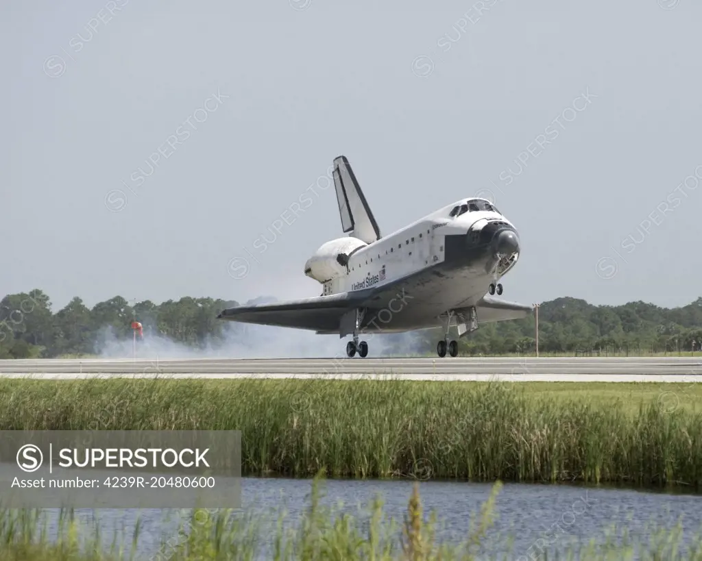 July 31, 2009 - Space Shuttle Endeavour touches down on landing Runway 15 of the Shuttle Landing Facility at the Kennedy Space Center, concluding the STS-127 mission to the International Space Station. 