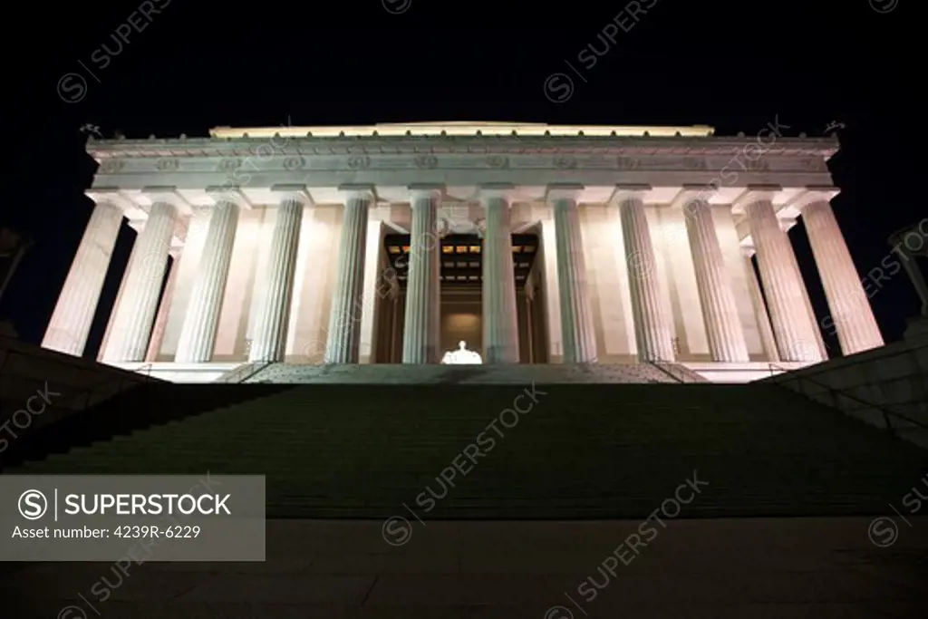 Lincoln Memorial lit up at night, Washinton D.C., USA.