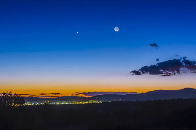 Moon, Mercury & Venus conjunction above Silver City, New Mexico.