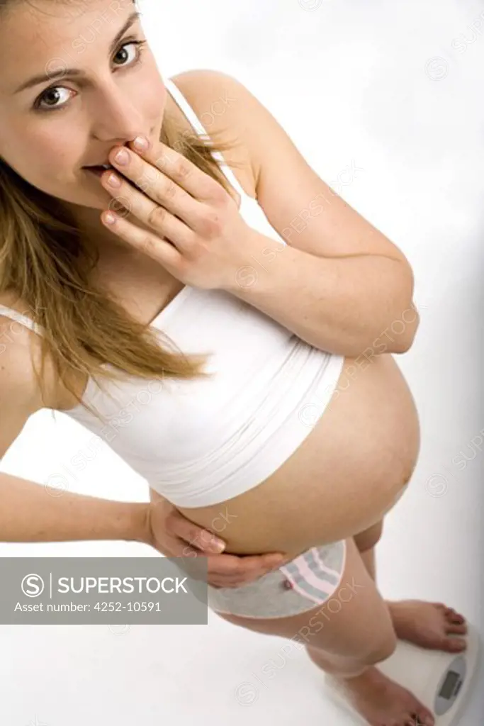 Pregnat woman weigh-scale