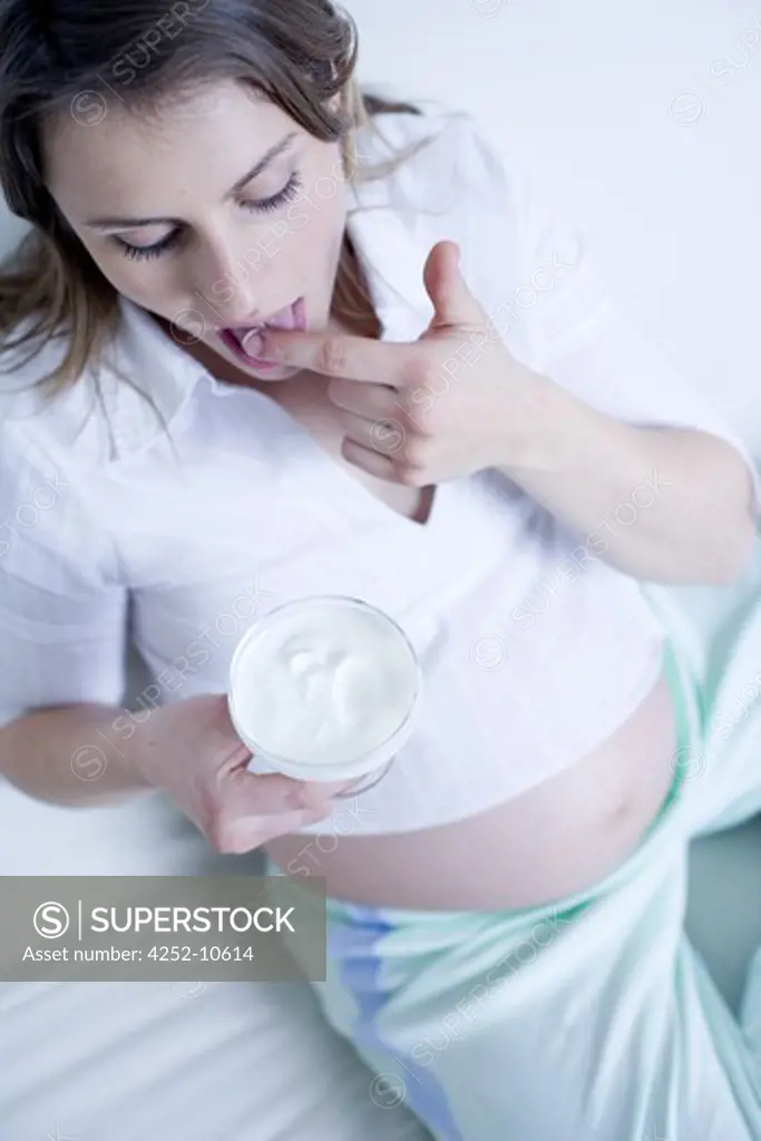 Pregnant woman cottage cheese