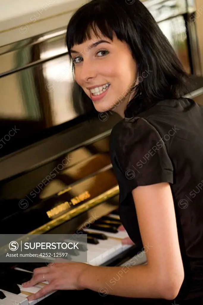 Woman piano