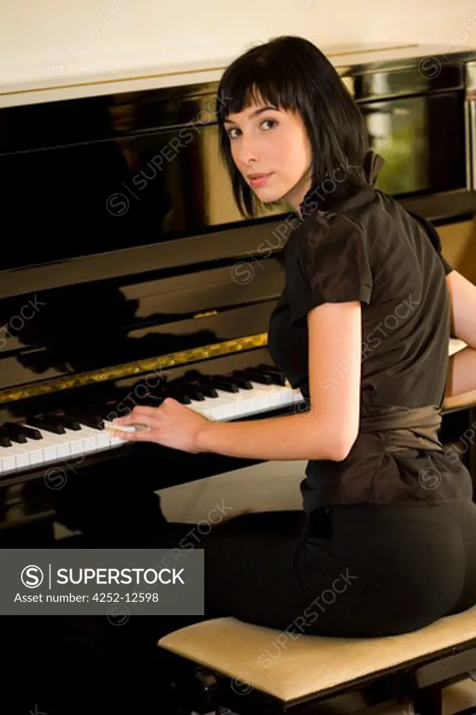 Woman piano