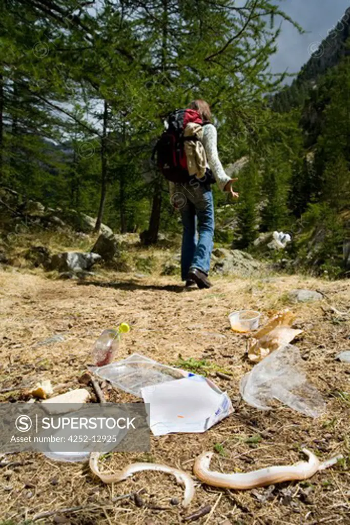Woman litter nature.