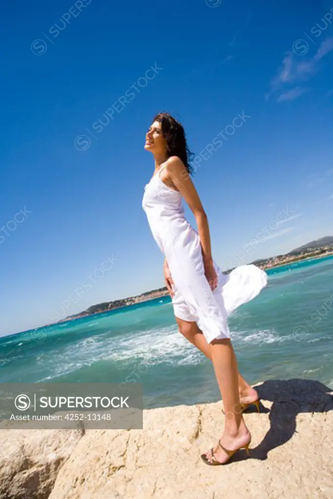 Woman dress sea.