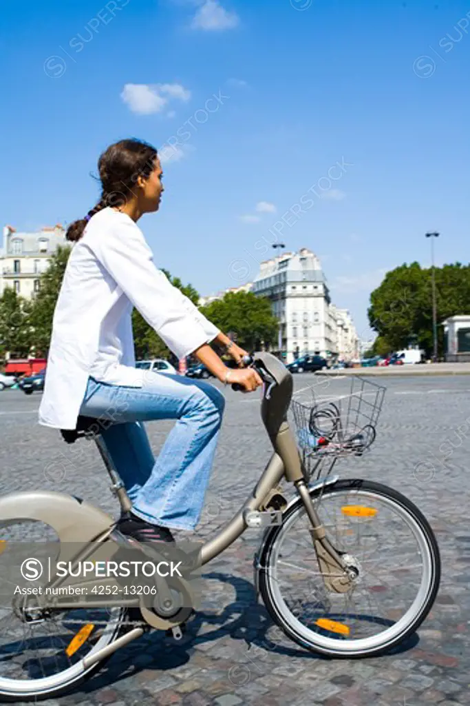 Teenage girl paris velib