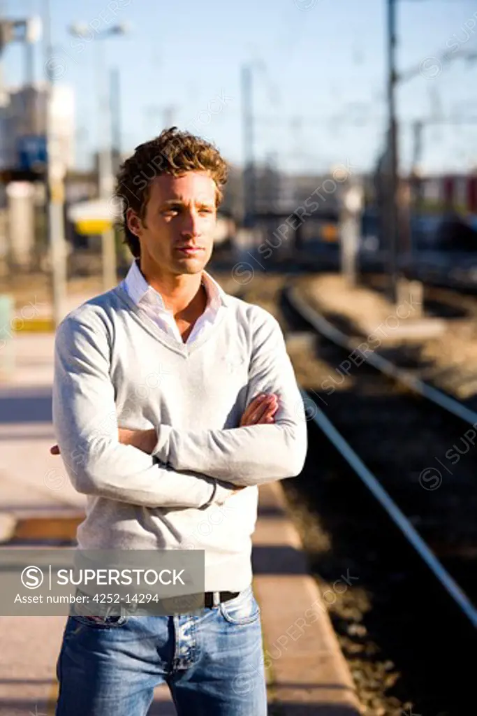 Man waiting train.