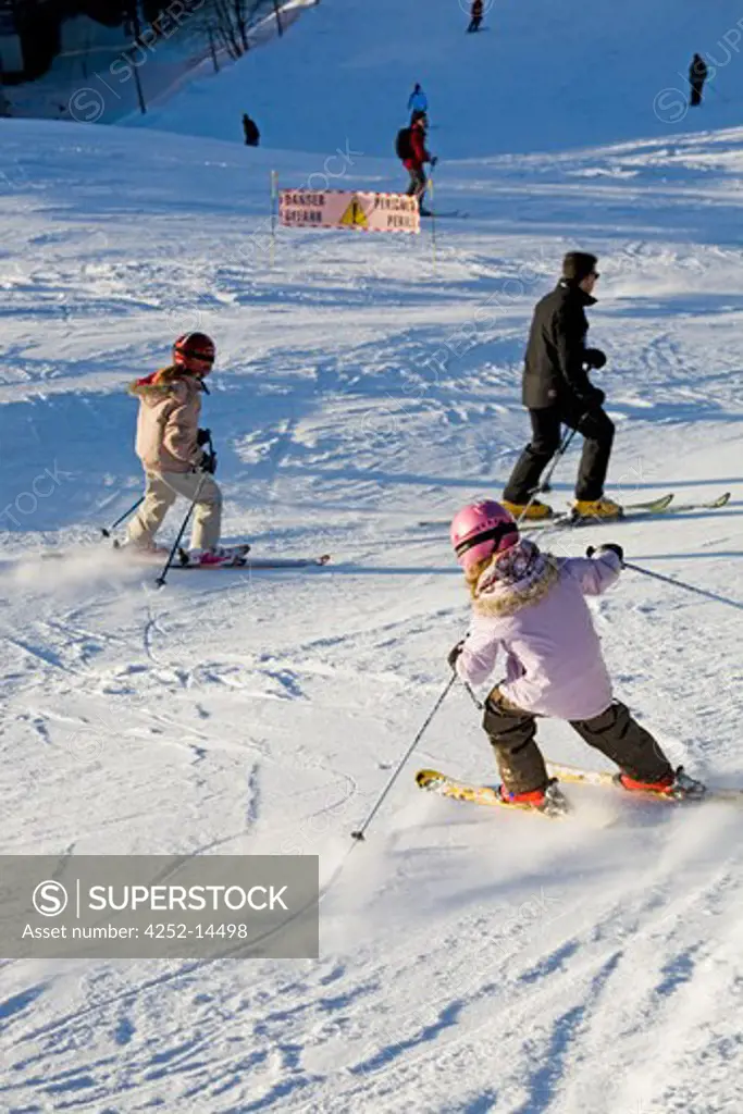 Child ski initiate