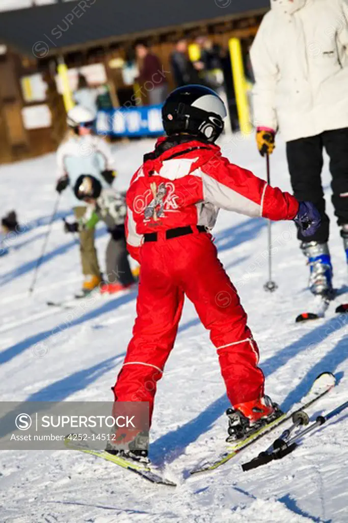 Child ski initiate