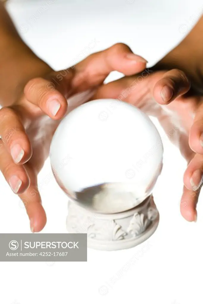 Cristal ball divination