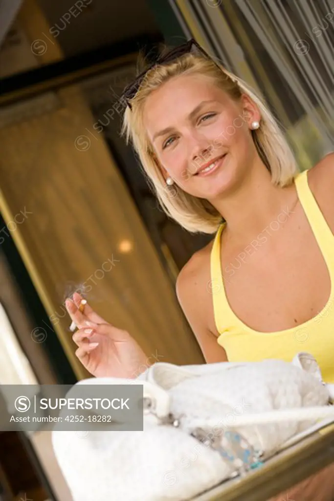 Woman cigaret