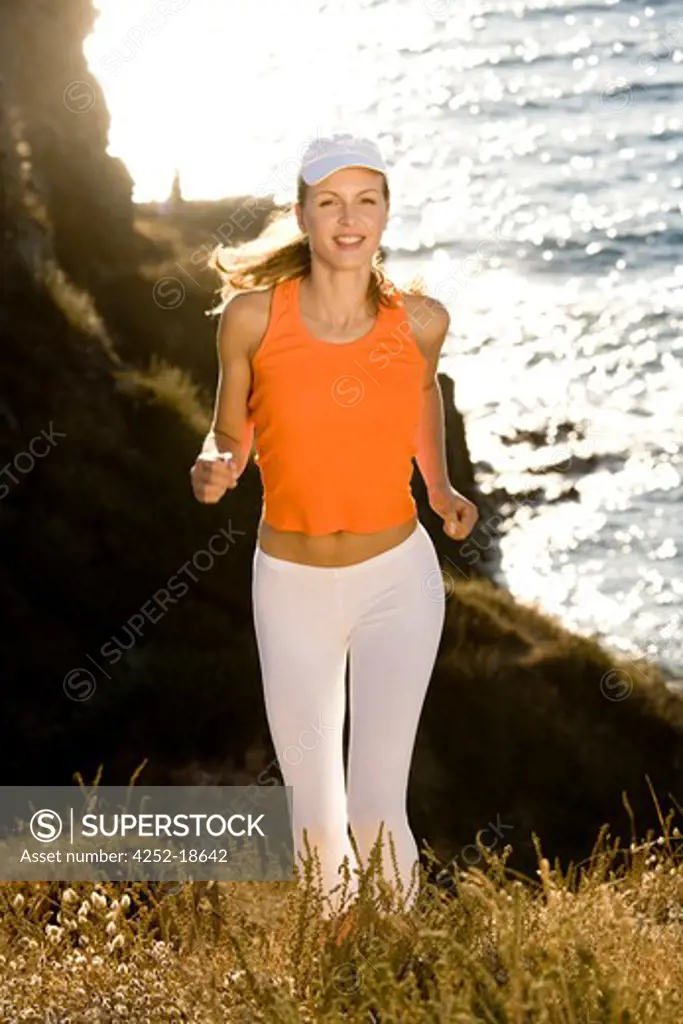 Woman jogging sea.