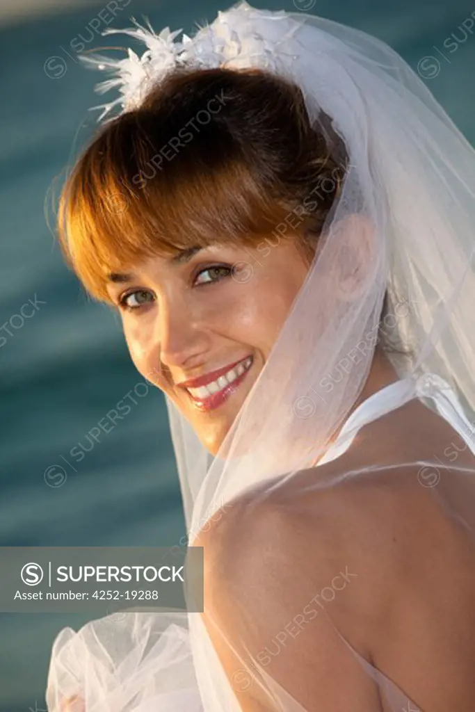 Bride portrait sea
