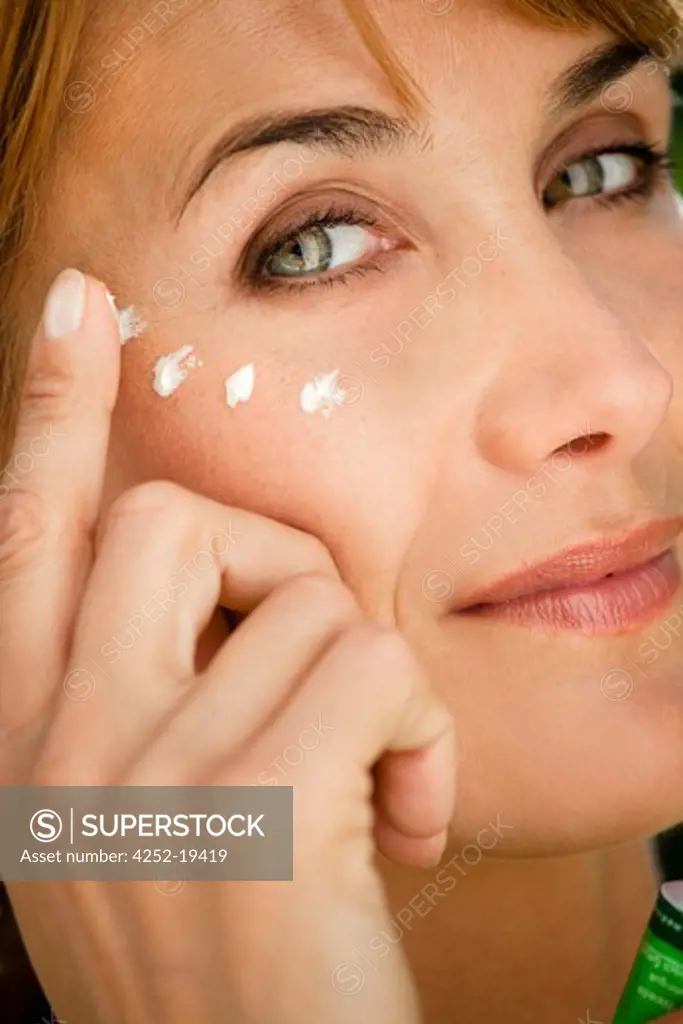 Woman antiwrinkle cream