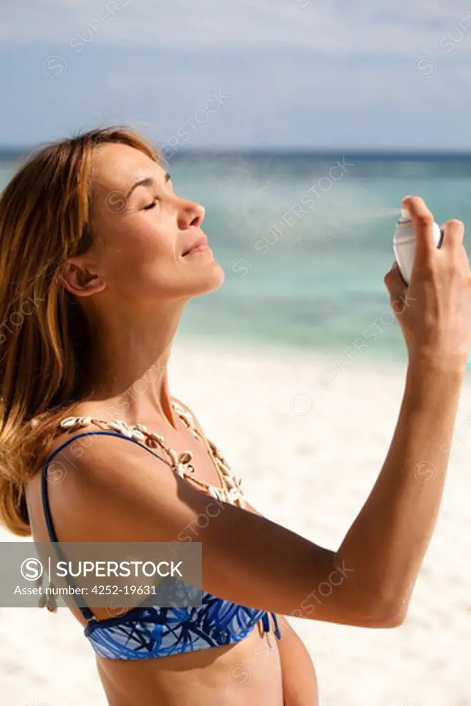 Woman beach atomizer