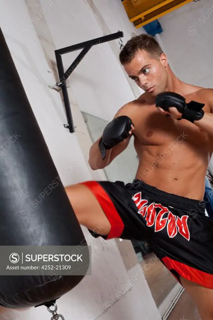 Man kick boxing