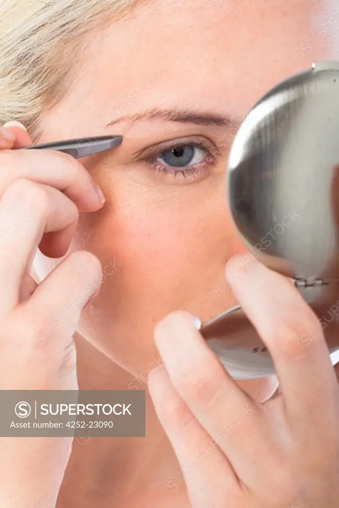 Woman eyebrow depilation