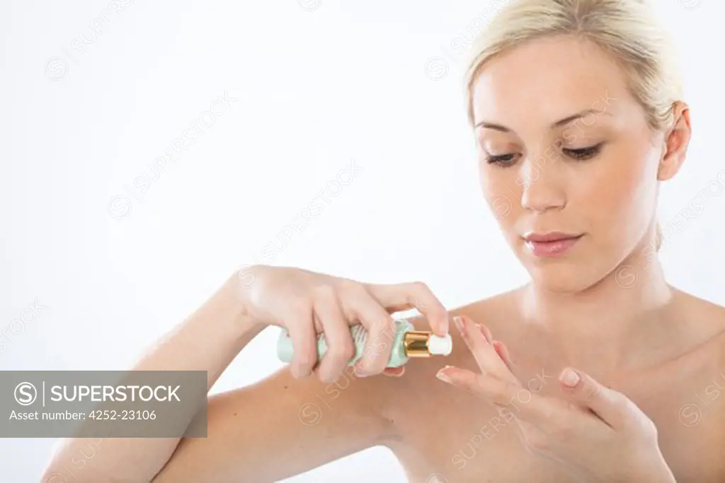 Woman beauty serum