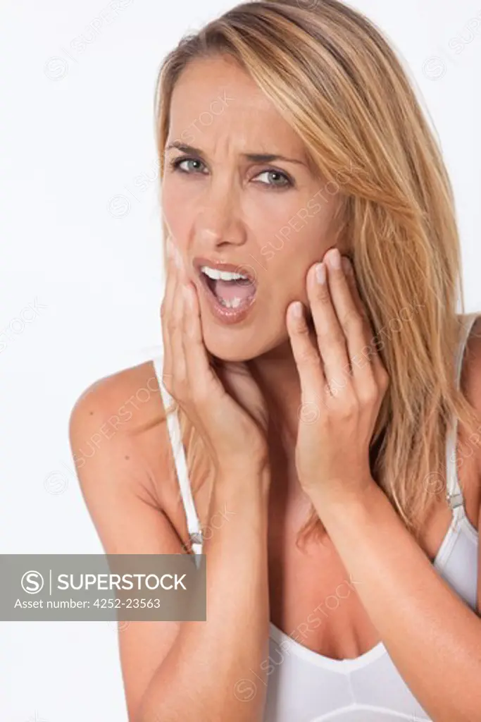 Woman teeth pain