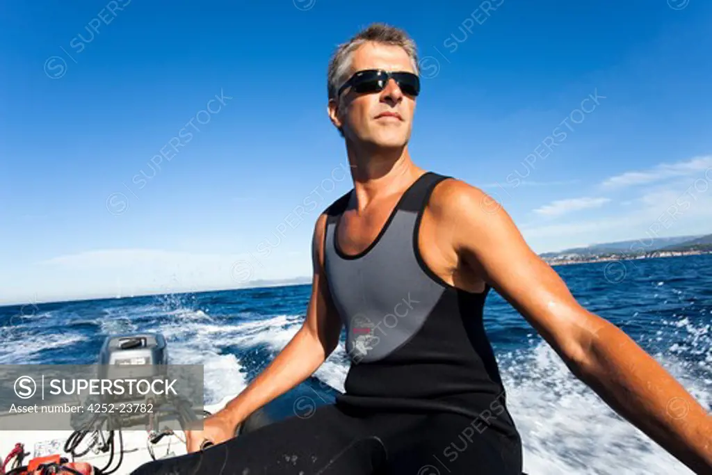 Man boat diving