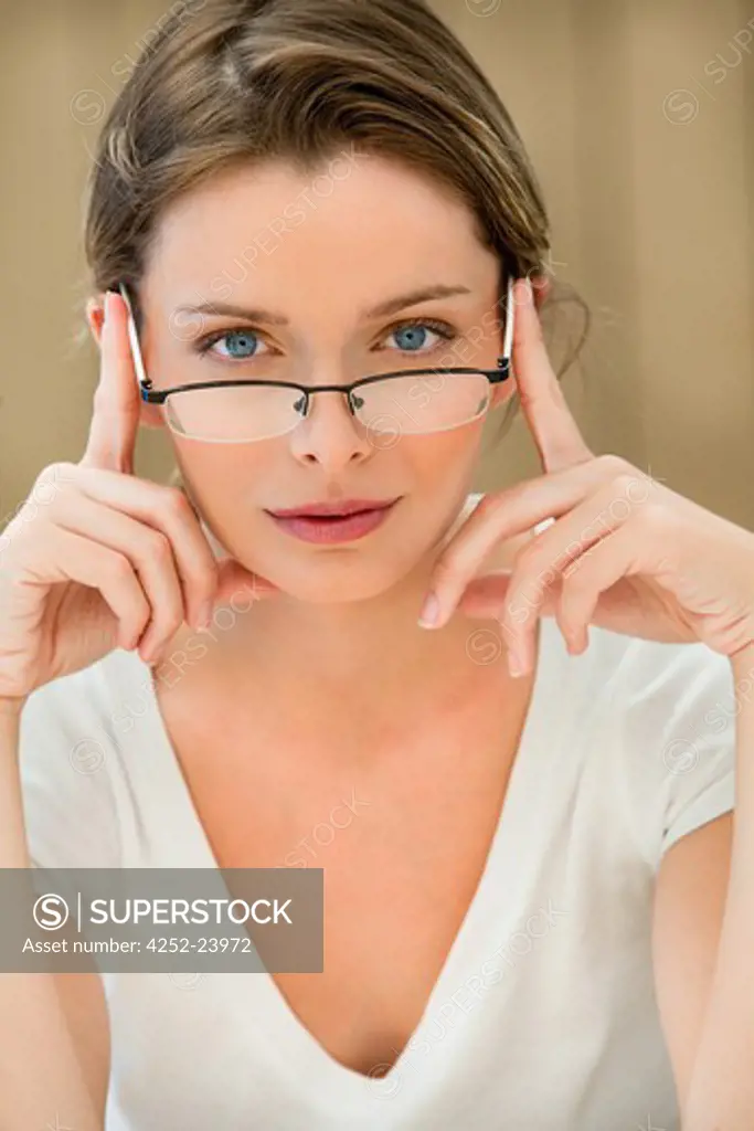 Woman eyeglasseS