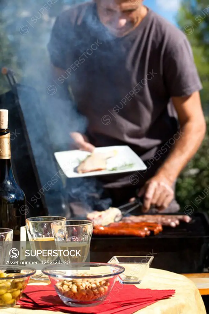 Man barbecue