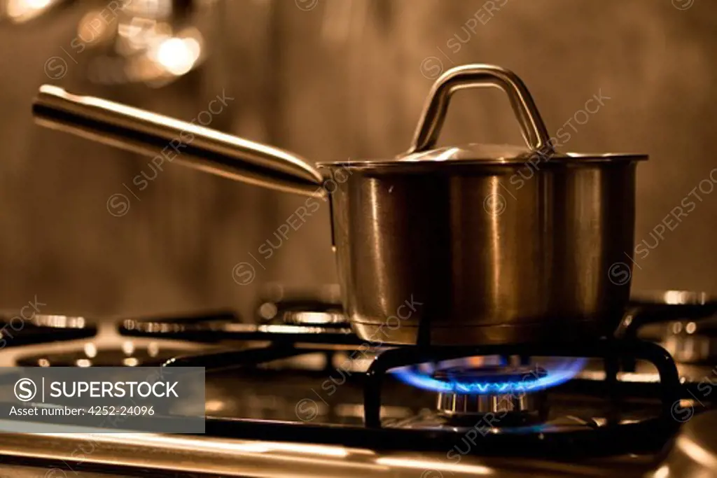 Saucepan gas cooker