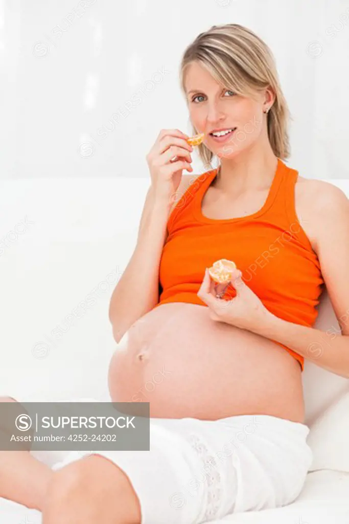 Pregnant woman clementine