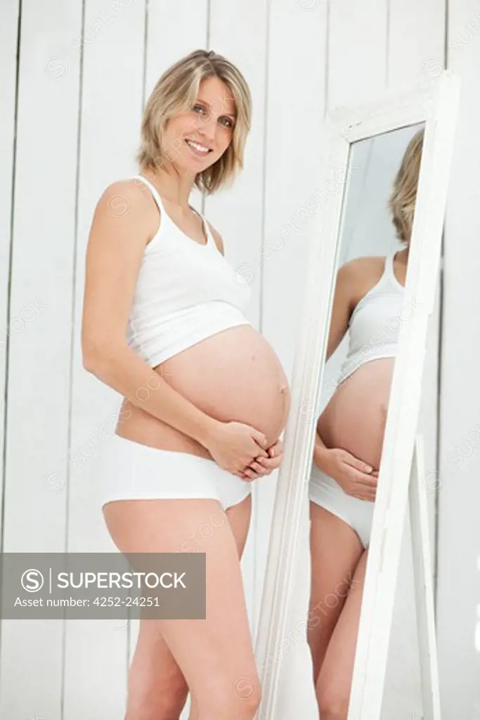 Pregnant woman miror