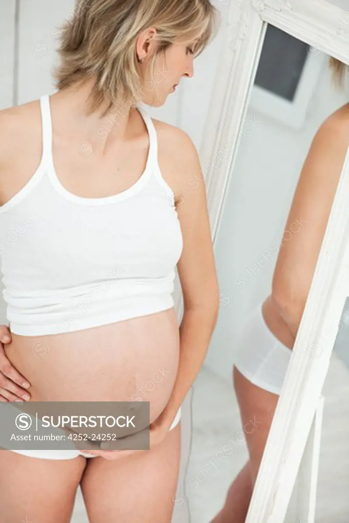 Pregnant woman miror