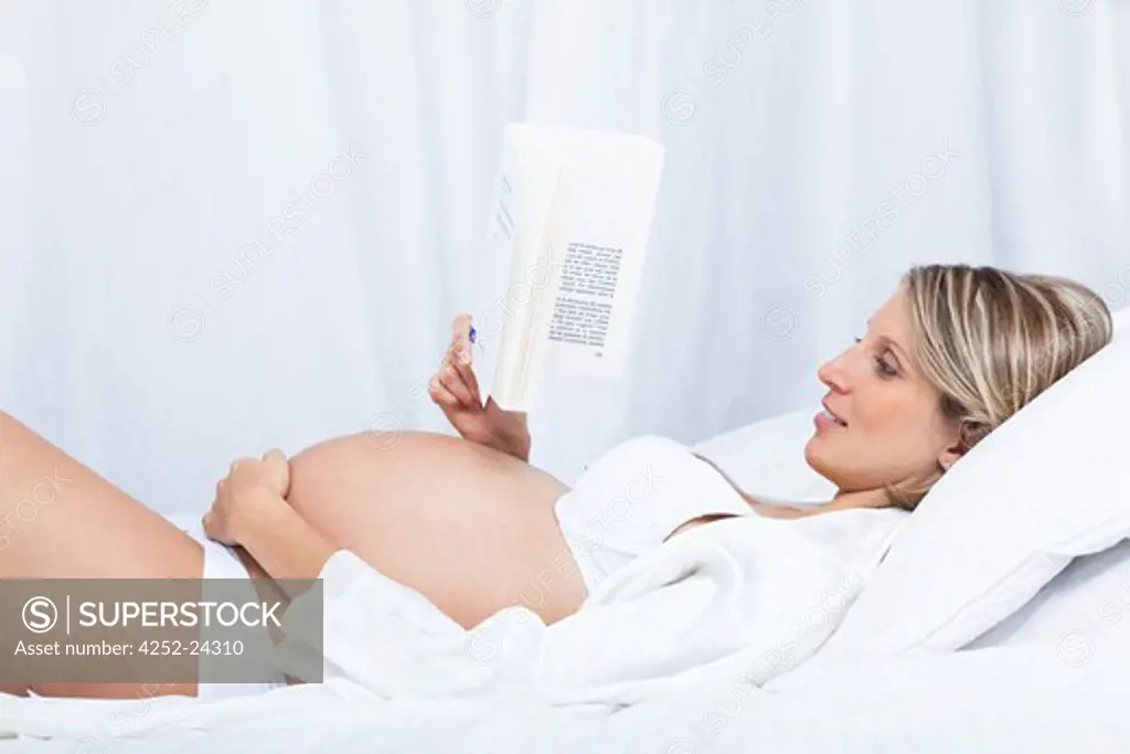 Pregnant woman reading