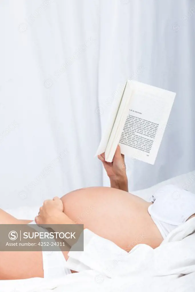 Pregnant woman reading