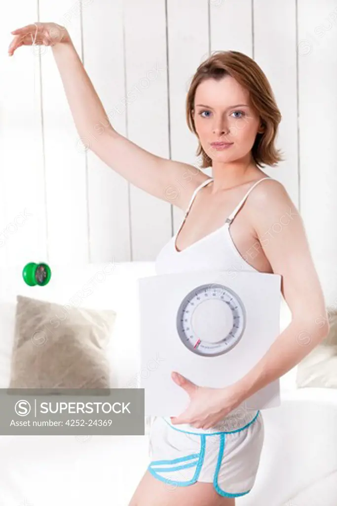 Woman scale yo-yo