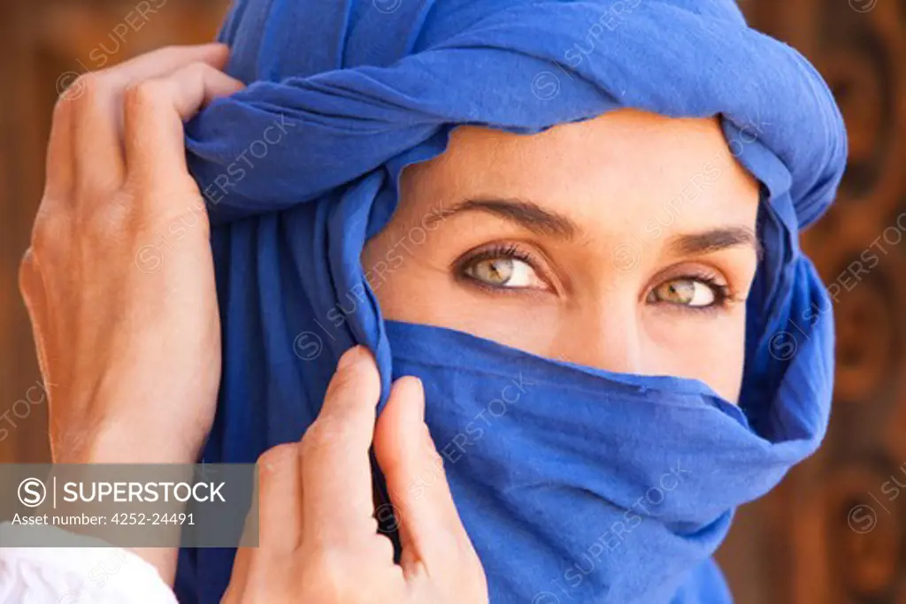 Woman Morocco tagelmust