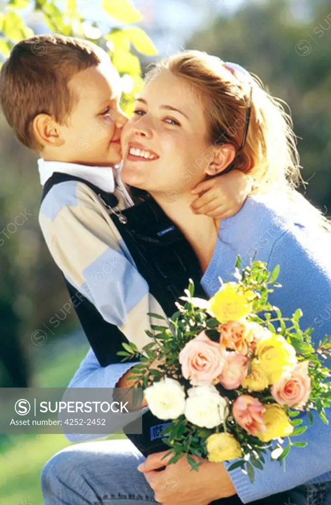 family outside child woman portrait boy flowers summer sunglasses complicity smiling kissing