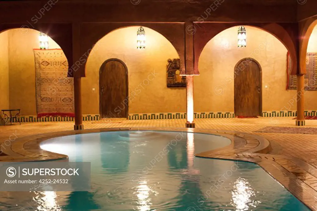 Moroccan riad swimming-pool