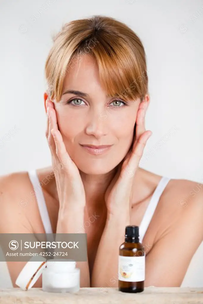 Woman cream essential oil