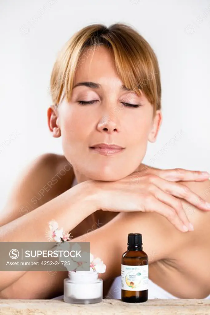 Woman cream essential oil