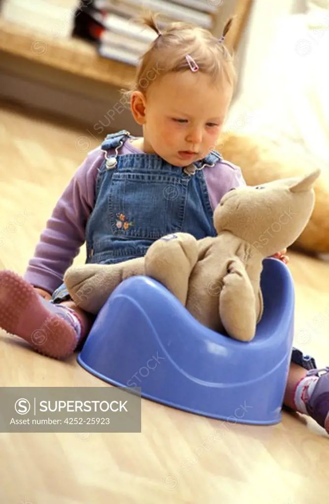 Little girl potty-chair