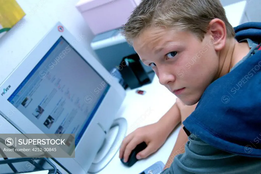 Boy computer.