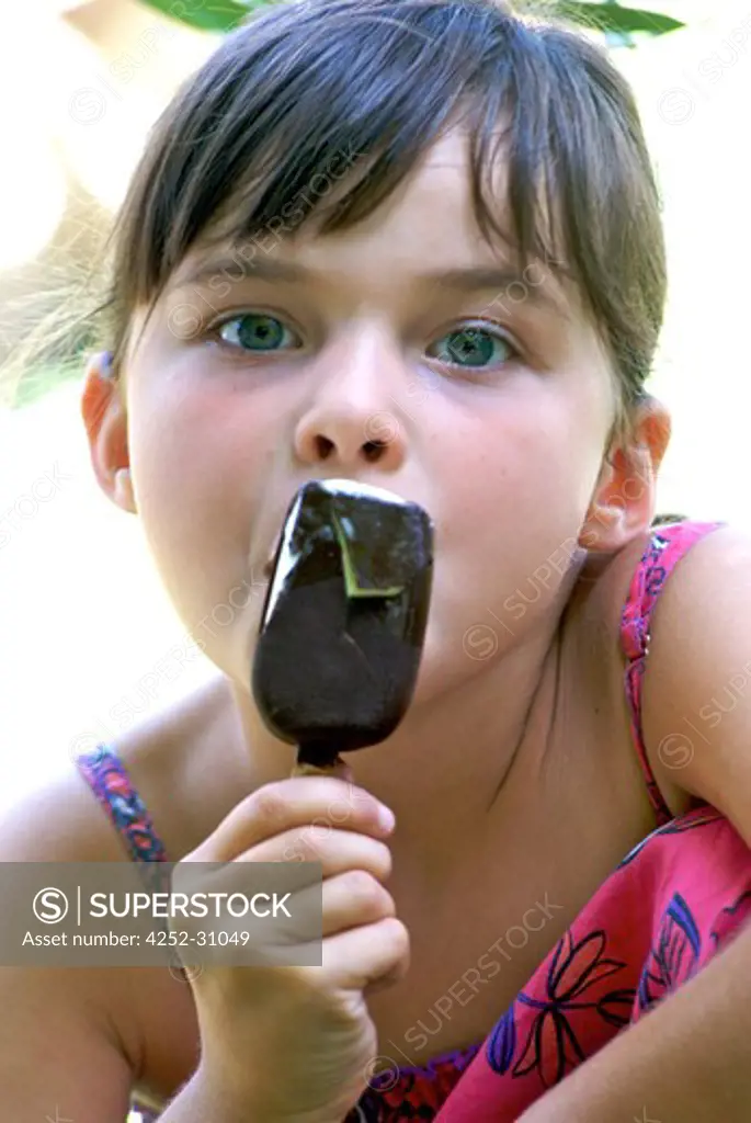Little girl summer icecream