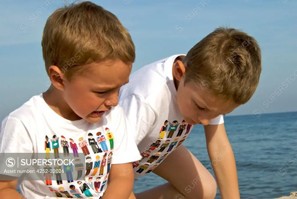 Children beach quarrel
