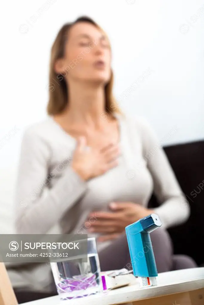 Woman asthma respiratories problems