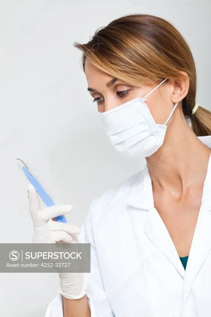 Surgeon woman scalpel